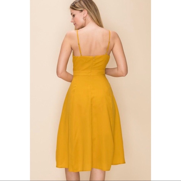 ‼️MAJOR SALE‼️ FRONT TWIST YELLOW MIDI DRESS! NEW! - Picture 4 of 6
